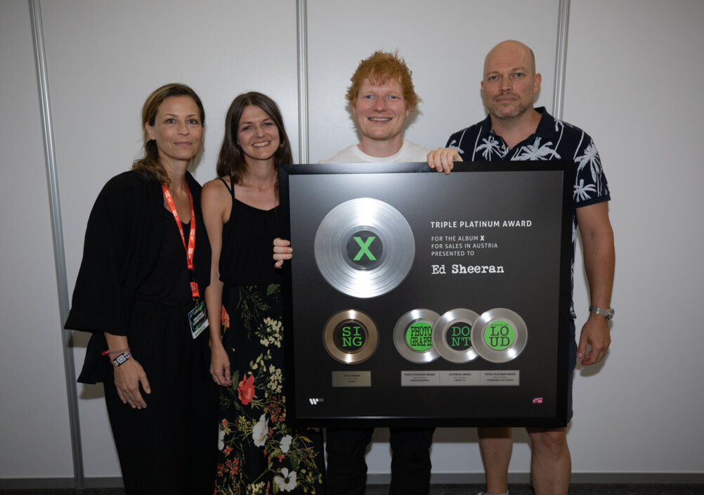 News-Titelbild - Warner Music ehrt Ed Sheeran und Kenya Grace in St. Pölten