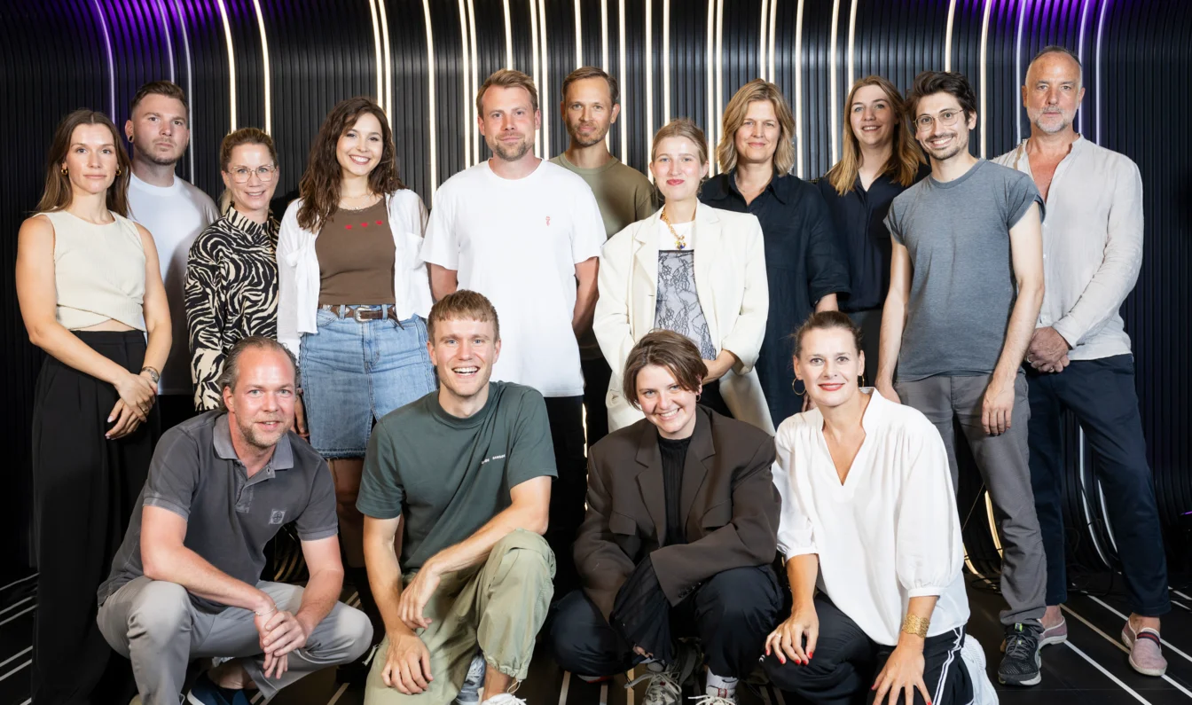 News-Titelbild - Warner Music kooperiert mit Tigerspring und signt dänisches Duo ROYA