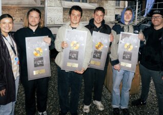 News-Titelbild - Warner Music verleiht Gold an Provinz in der Schweiz