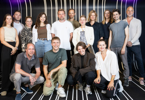 News-Titelbild - Warner Music kooperiert mit Tigerspring und signt dänisches Duo ROYA